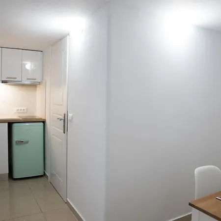Orelia Apartment *