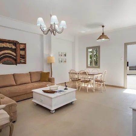 Orelia Kamari (Santorini)